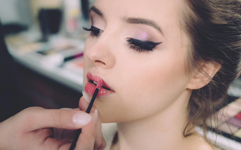 Top-10-Best-Tricks-for-a-Perfect-Makeup-Application.jpeg