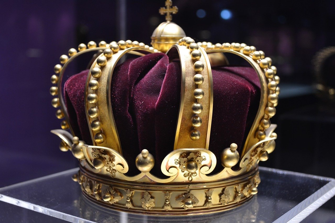 Top 10 Europe's Monarchies and Their Less Famous But Still Royal Families
