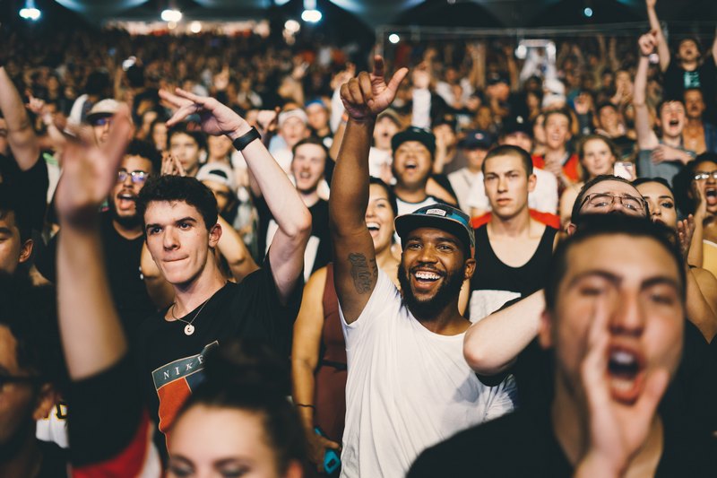Top 10 Fashion Pieces to Avoid When Attending a Concert to Fully Enjoy the Experience