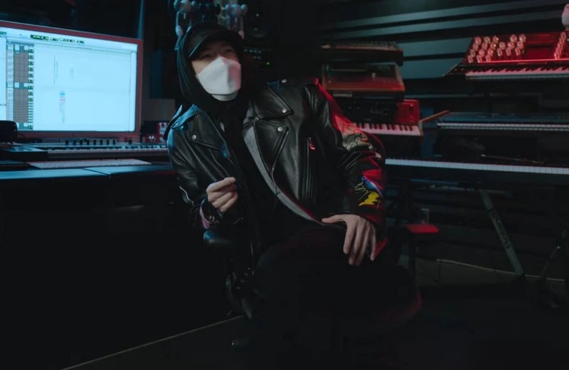 Teddy Park in the studio in "Light Up the Sky" BLACKPINK kpop documentary
