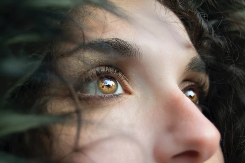 Tranlucent powder on eyelashes