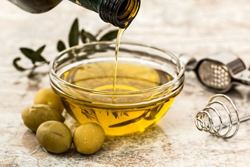 Extra virgin olive oil sipped in a bowl