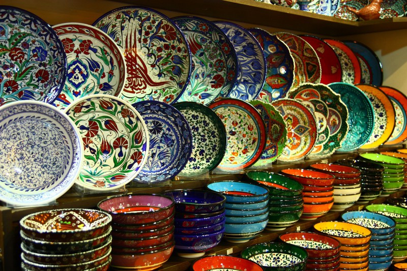 Plates for sale in Grand Bazaar in Istanbul