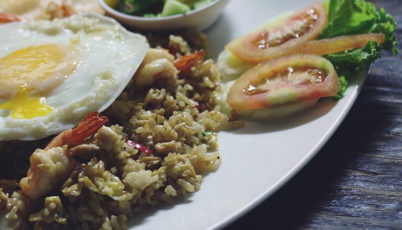 Fried rice with an egg